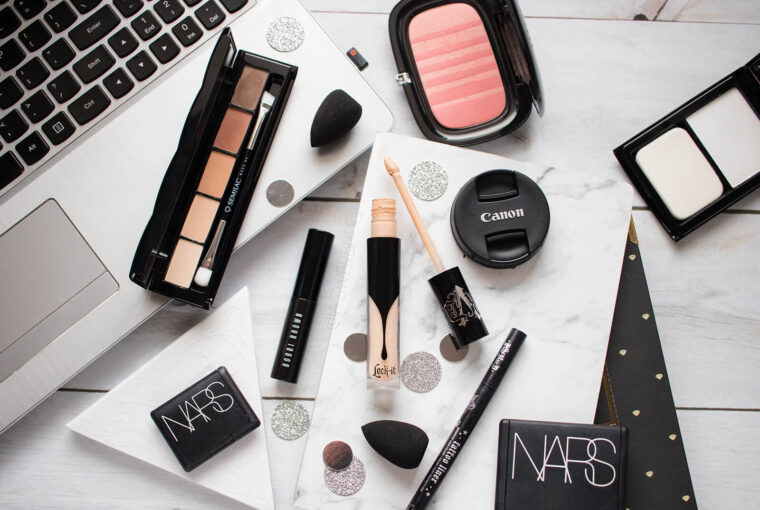 kat von d lock it concealer